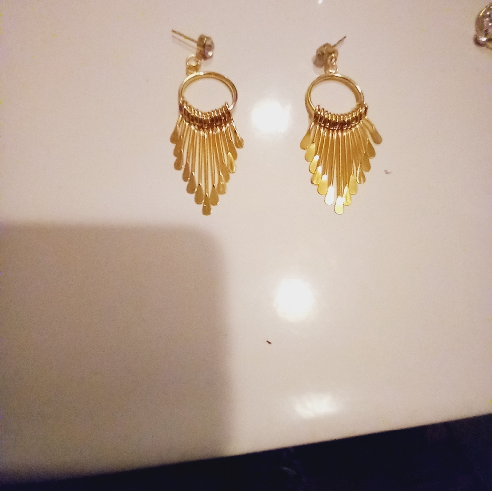 Earring - Picture 3 of 12